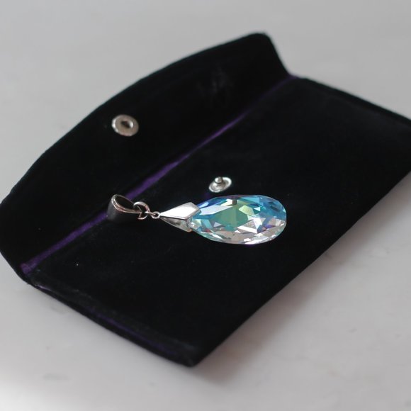 Caroline Neron - Crystal Pendant - Picture 5 of 7